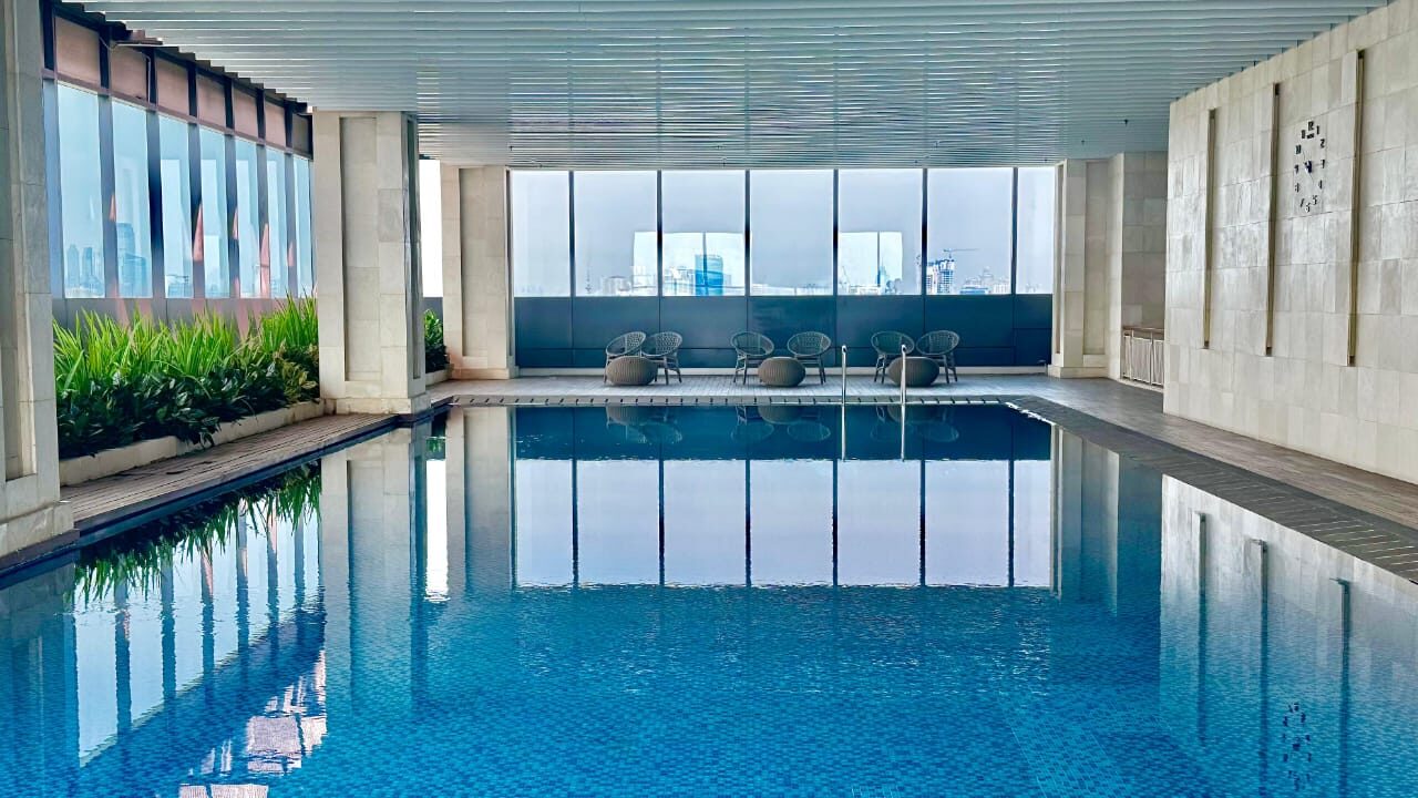 Resmi Dibuka! Fasilitas Kolam Renang Indoor di ibis Styles Jakarta Tanah Abang Siap Temani Liburanmu