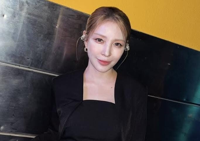 BoA Rayakan 25 Tahun Debut dengan Album Penuh ke-11 'Crazy'
