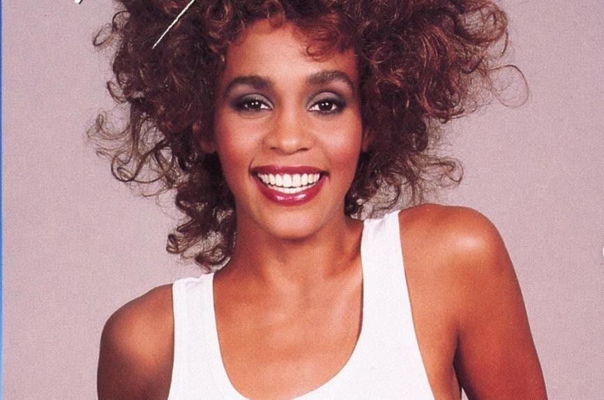 Mengenang Whitney Houston: Kostum Ikonik Dilelang di Ulang Tahun ke-40, Seluruh Hasil Disumbangkan untuk Amal