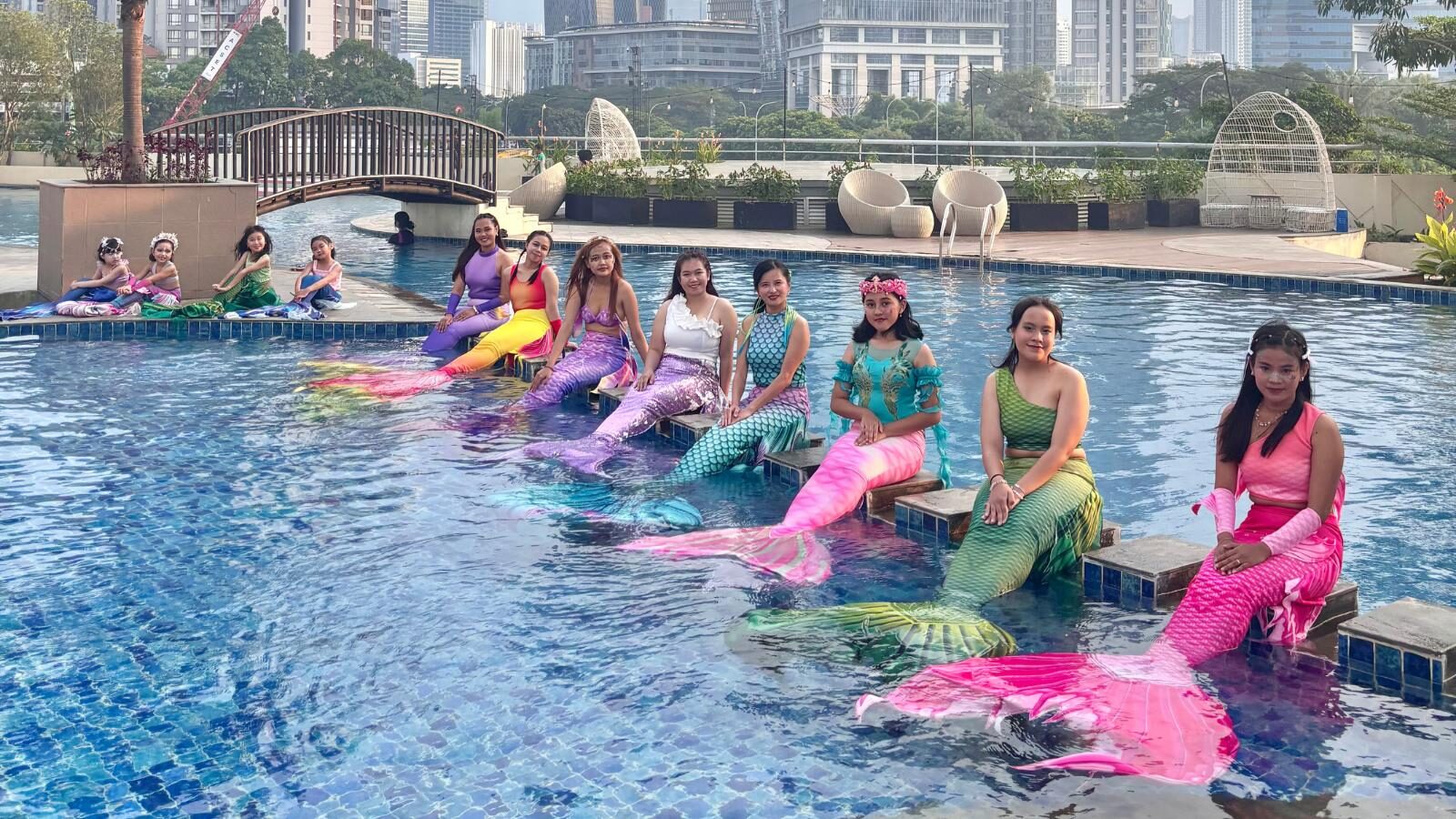 Dari Fantasi ke Realita: Kursus Renang Putri Duyung Kini Tersedia di Swiss-Belresidences Rasuna Epicentrum