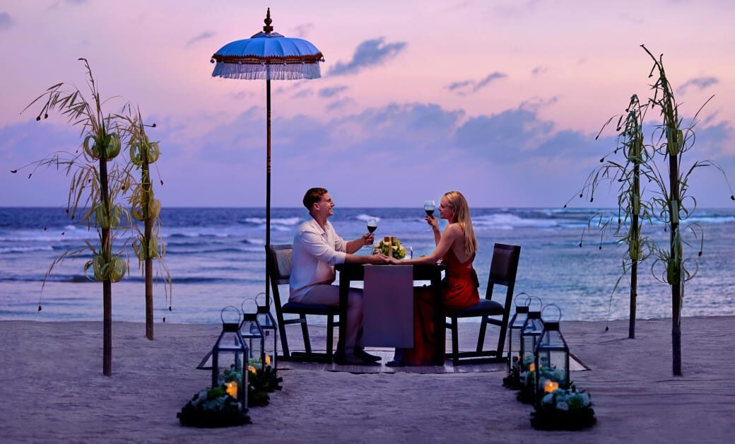 Romance in Paradise: Makan Malam Intim di Pantai Bali Bersama Amarterra Villas