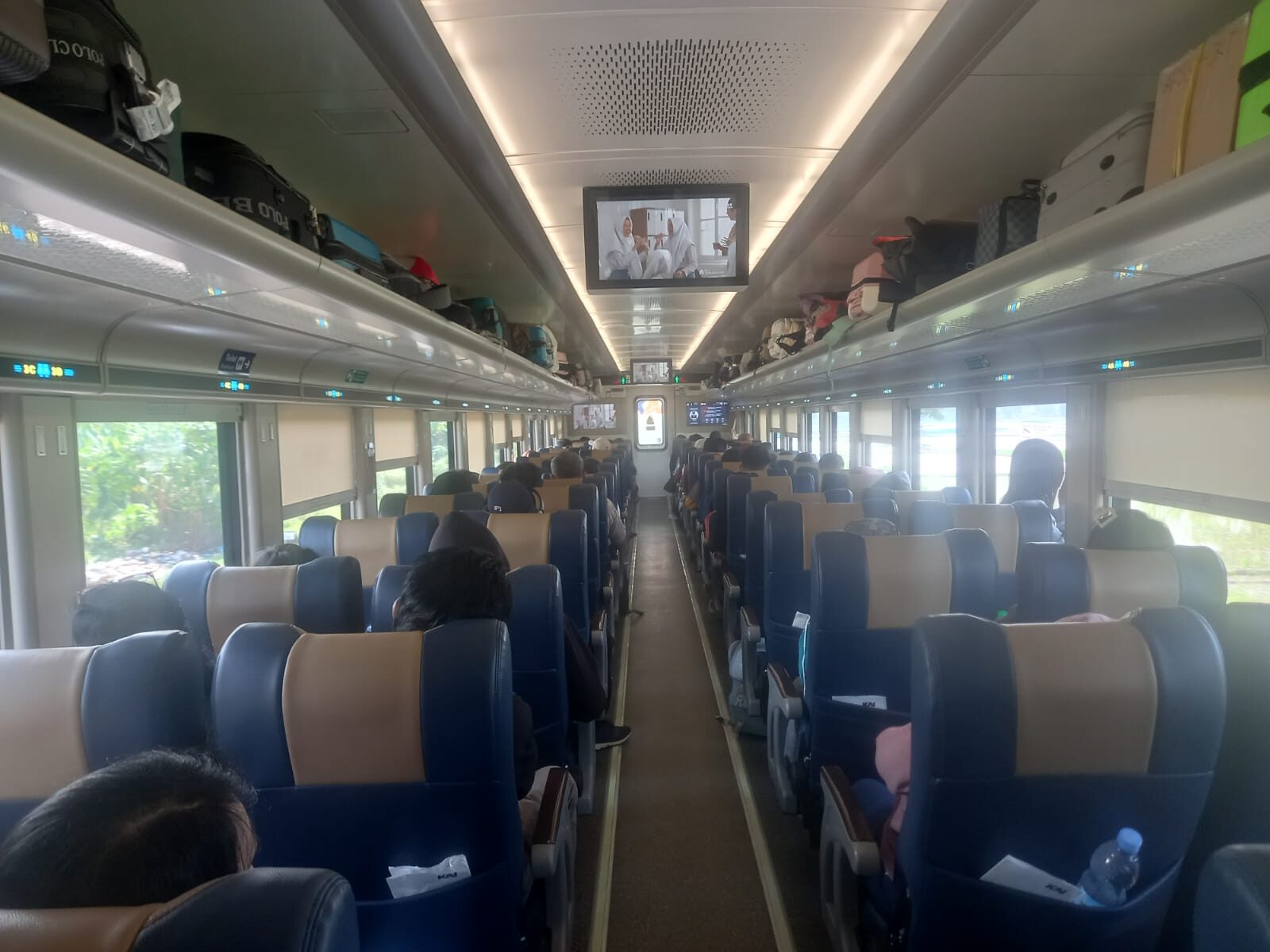 5 Hal Seru Ini yang Bisa Dilakukan di Kereta Agar Perjalanan Kamu Anti-Bosan!