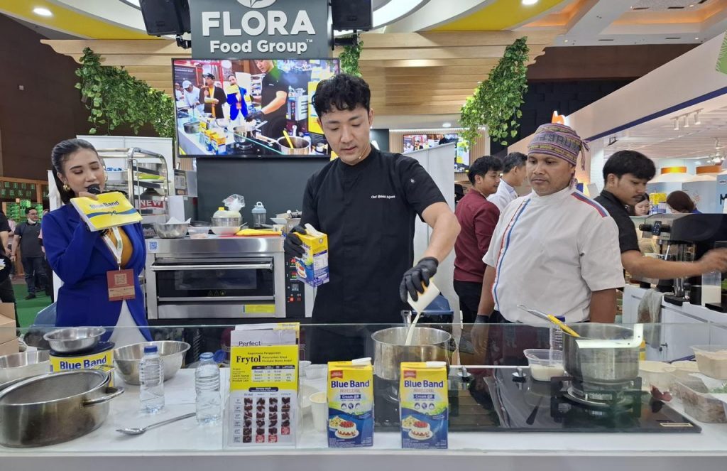 BlueBand hadir di Food & Hospitality Indonesia (FHI) 2025 dengan inovasi produk, demo masak bareng chef selebriti, dan dukungan nyata untuk UMKM kuliner. (Foto: Dok. Blueband)