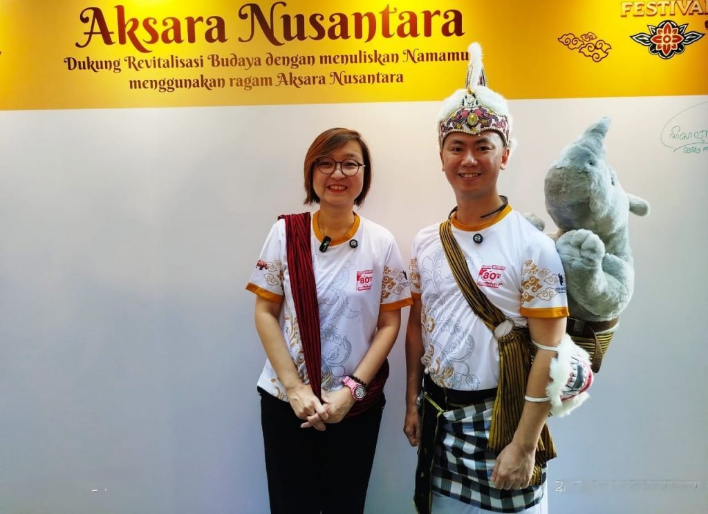 (Ki-ka): Wakil Menteri Ekonomi Kreatif RI, Irene Umar dan Ketua GP Jamu, Jony Yuwono di kegiatan Acaraki Jamu Festival 2025 yang digelar di Epiwalk, Rasuna Said, Jakarta Selatan, Minggu (27/7/2025). (Foto: Urbanvibes/R Indriani)