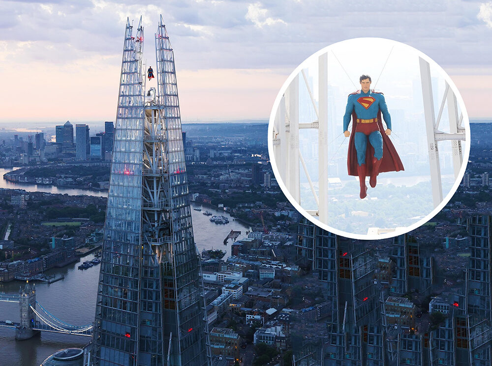 Superman Melayang di Atas Langit London: Patung Superman 11 Kaki Jadi Aksi Promo Tertinggi di Inggris!