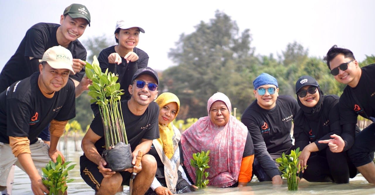 Aryaduta Menteng Tanam 1.000 Mangrove Bersama Penjaga Laut