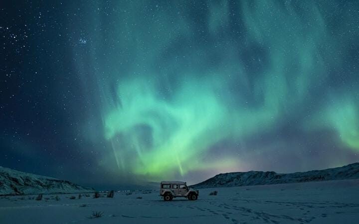Perbedaan Aurora Borealis vs Aurora Australis: Dua Fenomena Tarian Cahaya yang Membelah Bumi