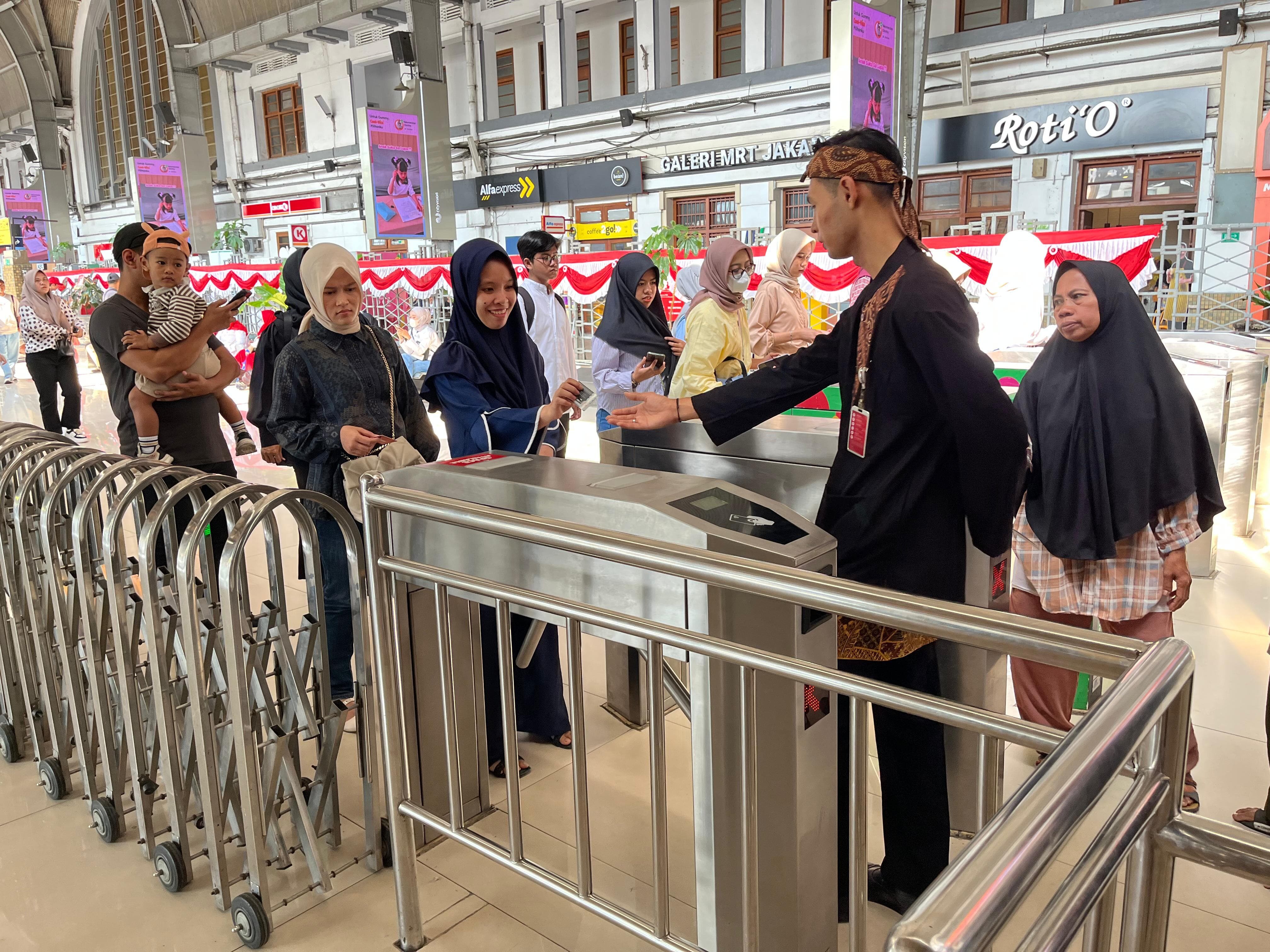 Efek Tarif Rp80 di Hari Kemerdekaan Jumlah Pengguna Commuter Line Jabodetabek Tembus 770 Ribu