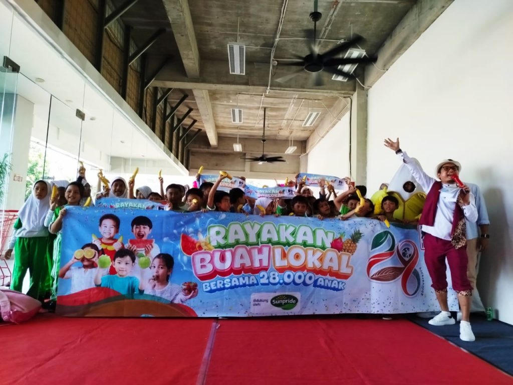 Mengusung semangat hidup sehat sejak dini, program edukasi Super Indo bertajuk "Rayakan Buah Lokal" melibatkan 28.000 siswa Sekolah Dasar (SD) dari berbagai wilayah. (Foto: Urbanvibes/R Indriani)