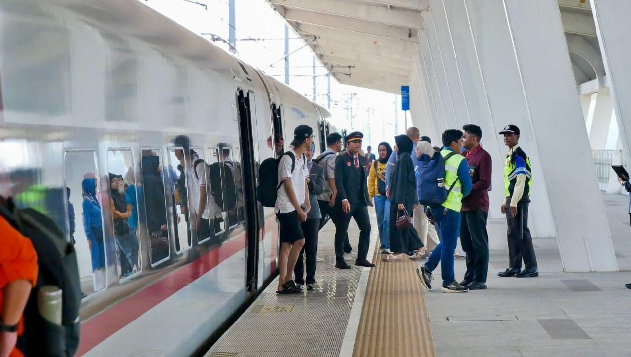 Wisatawan Malaysia Jadi Pengguna Terbanyak Whoosh, Catat 225 Ribu Penumpang