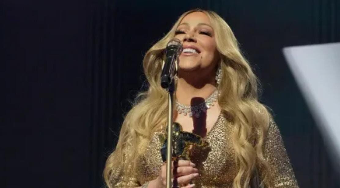 Momen Bersejarah! Mariah Carey Terima Penghargaan VMA Pertama Setelah Puluhan Tahun Karier