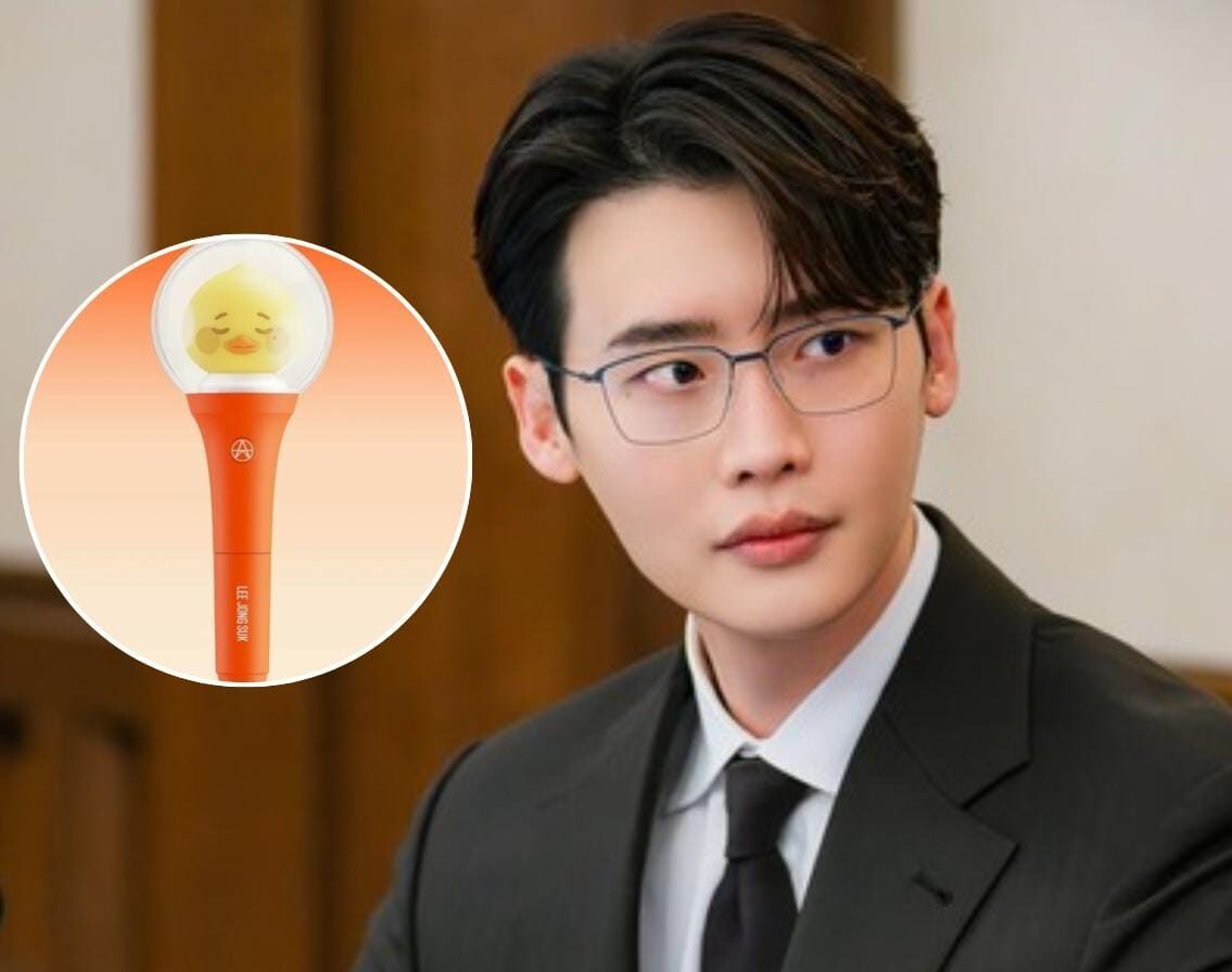 Lee Jong Suk Resmi Luncurkan Light Stick Pertama untuk Tur Asia 2025
