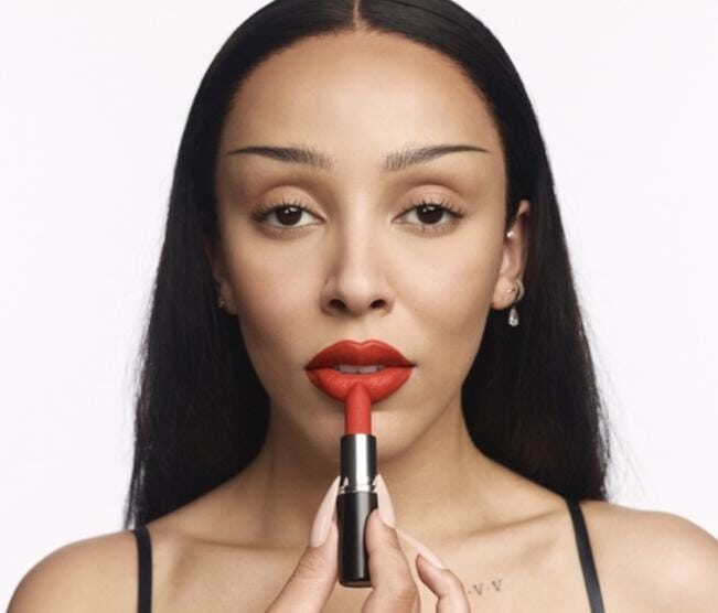 M.A.C. Umumkan Doja Cat Sebagai Duta Global di VMA 2025