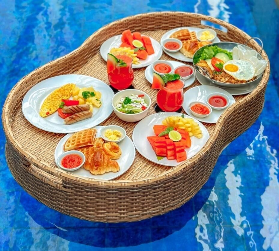 Swiss-Belexpress Kuta Hadirkan Sensasi Floating Breakfast yang Instagramable
