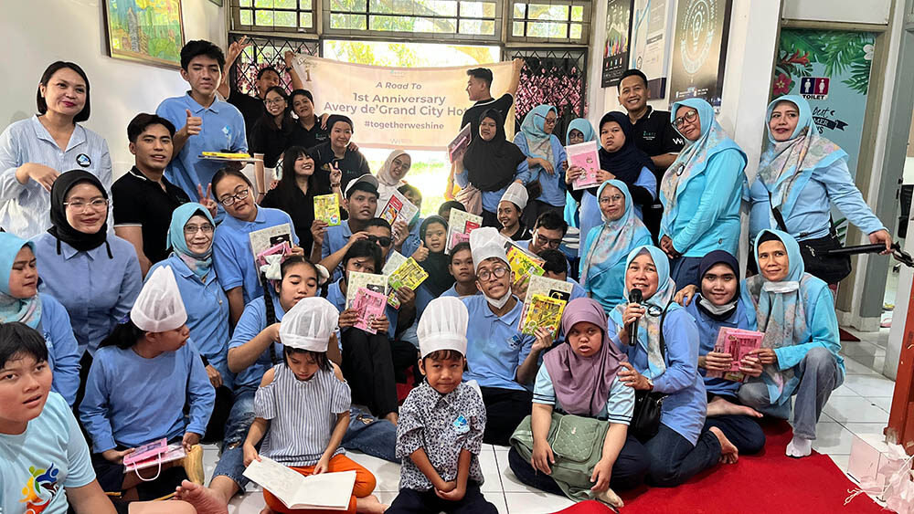Avery de'Grand City Hotel Bandung Anniversary dengan Yayasan Biruku Indonesia - sumber foto Istimewa