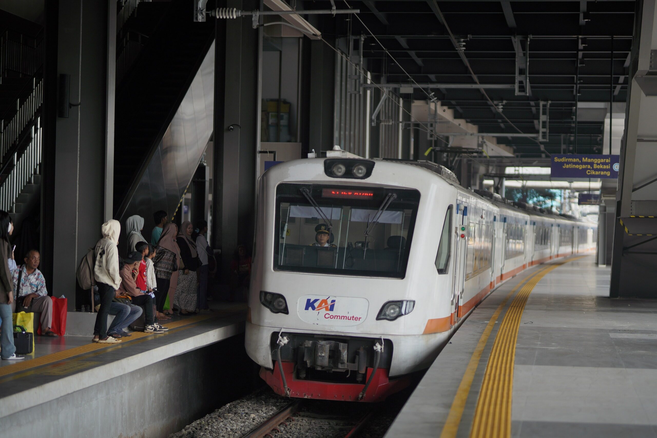 Ulang Tahun Ke-17 KAI Commuter, Naik Commuter Line ke Bandara Lebih Hemat