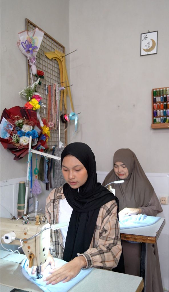 Makaffah Group, perusahaan asal Bandung, tak hanya sukses di bisnis salon dan fashion, tapi juga aktif memberdayakan perempuan lewat berbagai program sosial. (Foto: Dok. Makaffah)