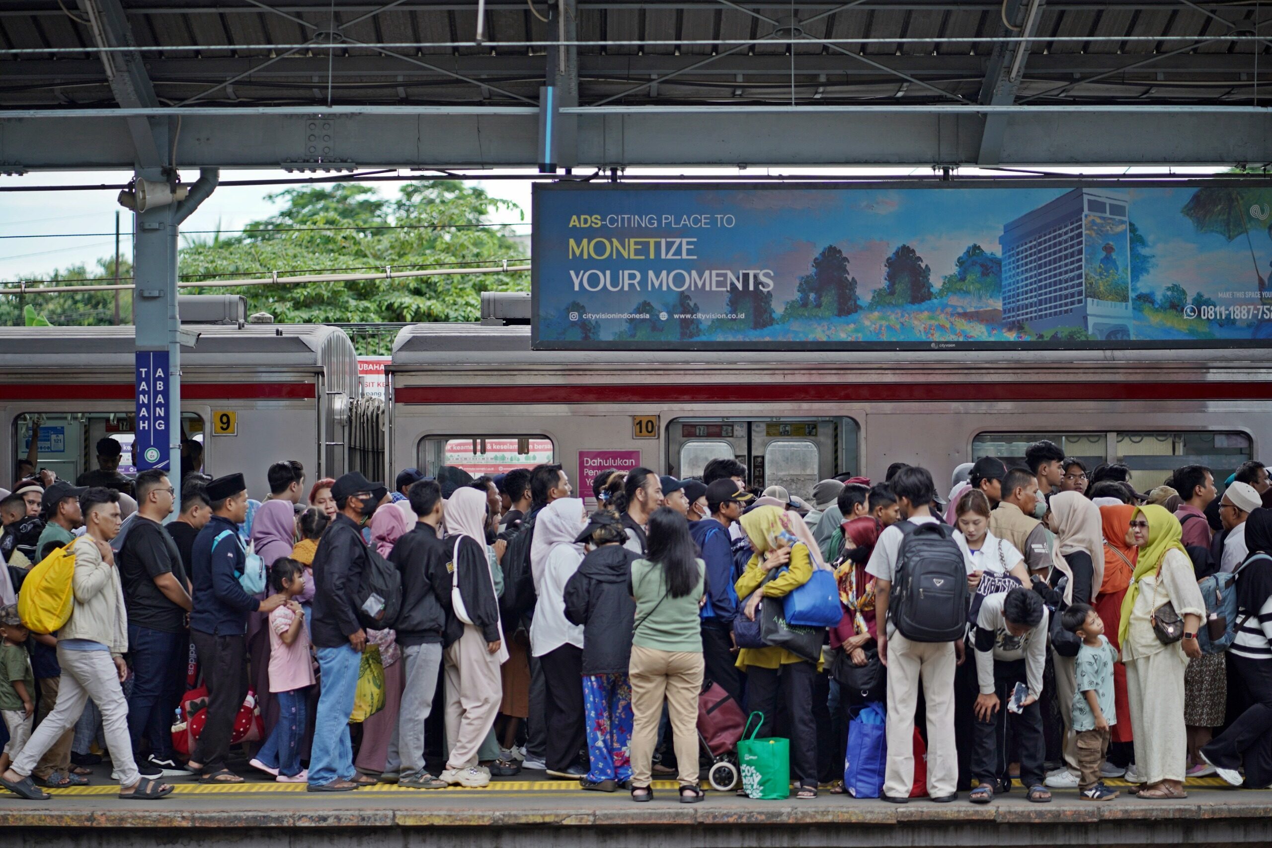 KAI Commuter & LRT Jabodebek: Integrasi Transportasi Publik yang Bikin Perjalanan Harian Lebih Praktis