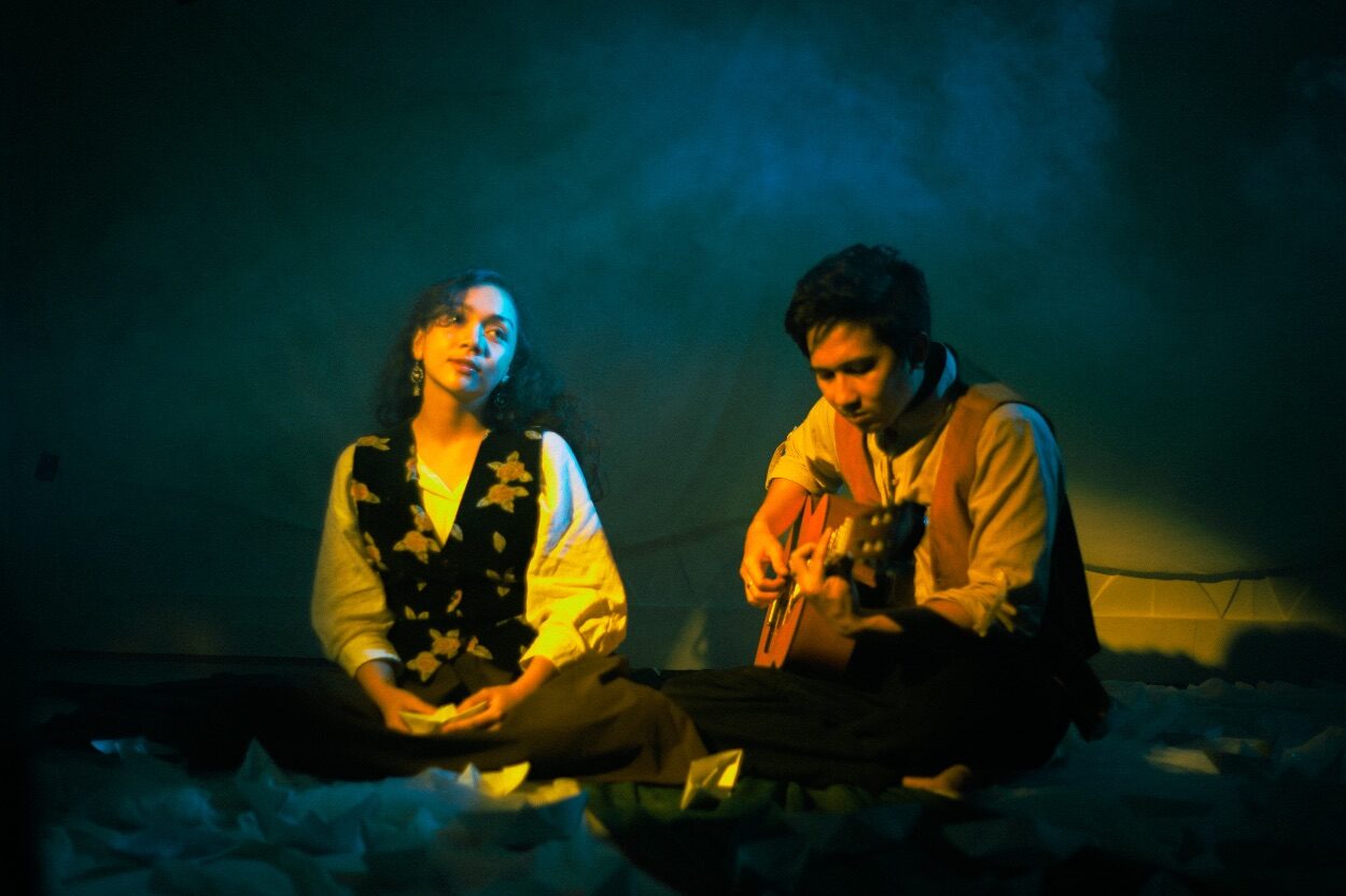Duo Indie HANNYA Rilis Video Klip Debut "Pesisir Hati" dengan Nuansa Renaisans