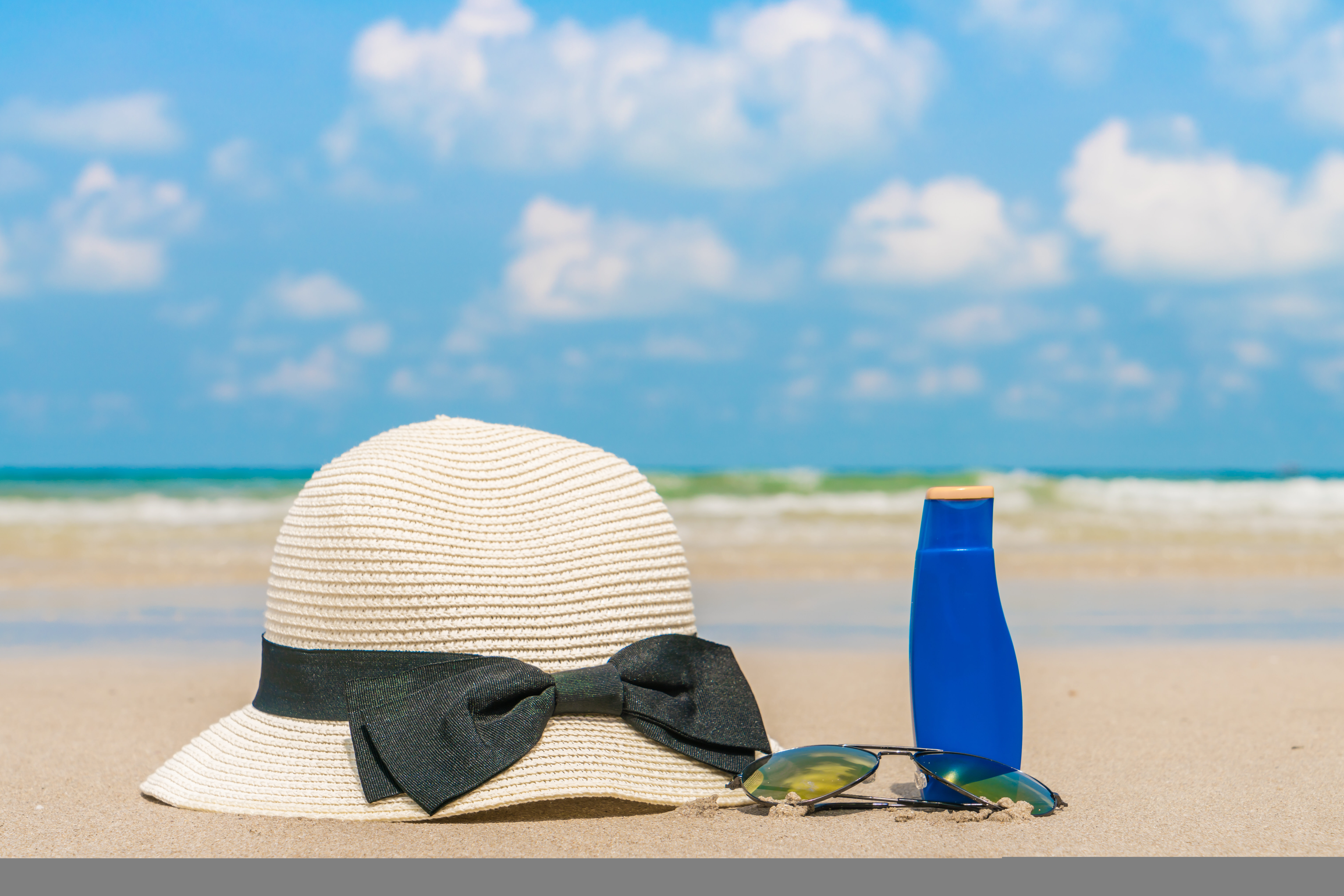 Masih Sering Bingung Bedain Sunblock dan Sunscreen? Ternyata ini Bedanya!