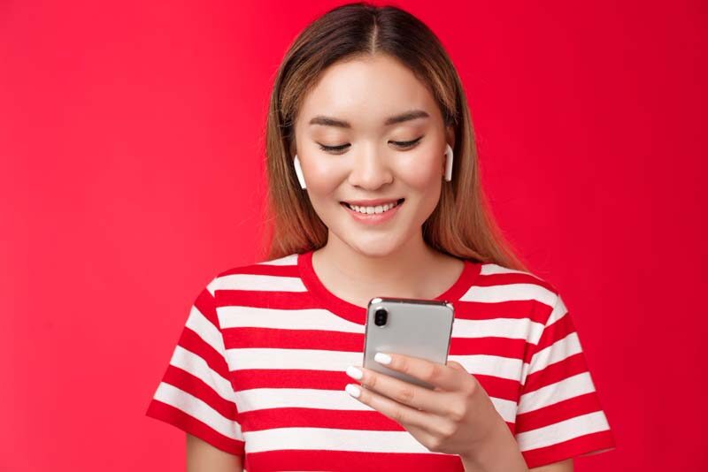 Chat Tiap Malam, Tapi Nggak Pernah Jelas: Tanda Kamu Cuma Jadi 'Bahan Gabut' di Hidupnya!