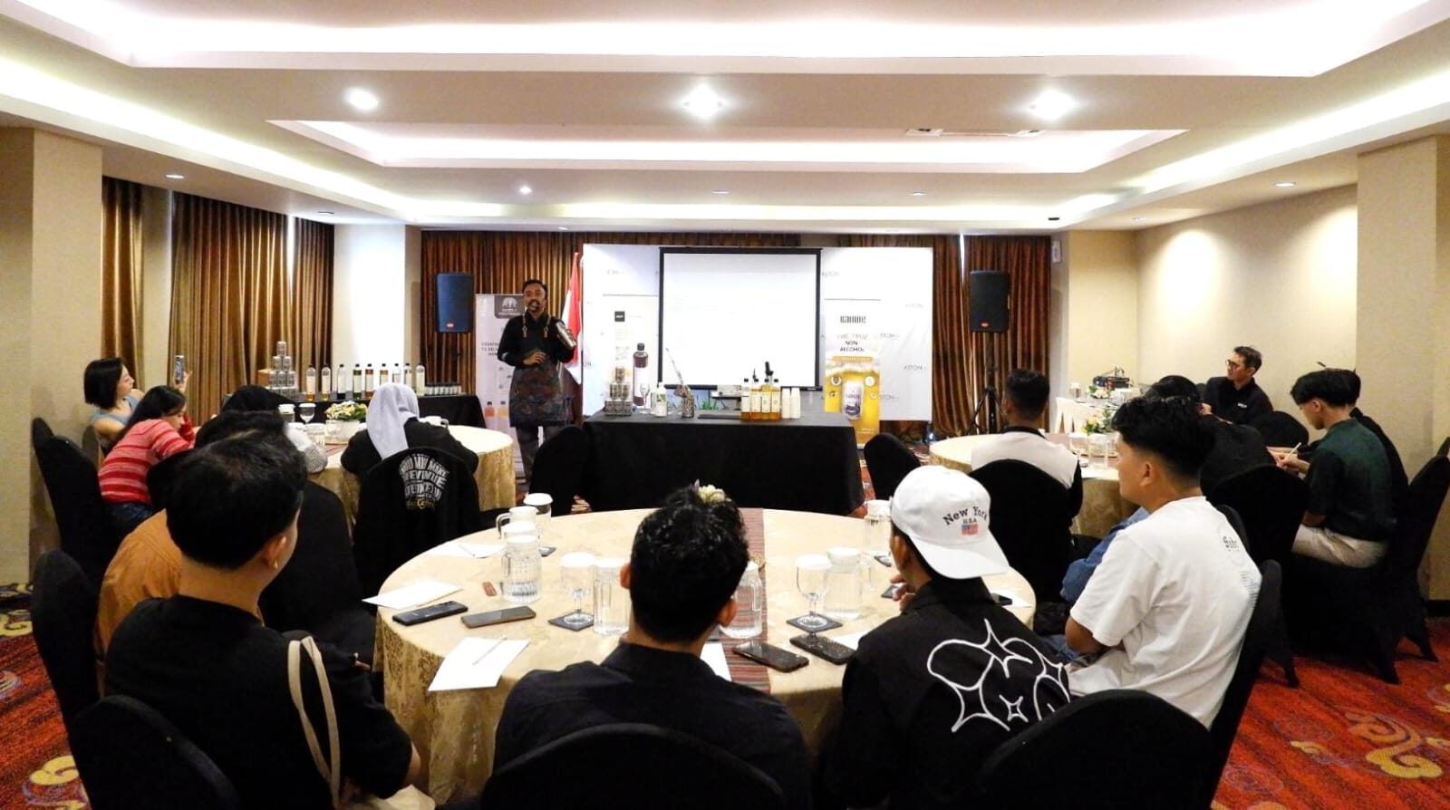Belajar Seni Racik Minuman Segar di Barista Workshop ASTON Inn Pandanaran Semarang