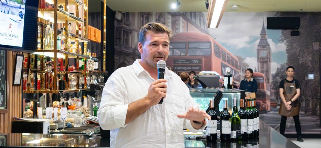 "Twilight Wine Tasting: Malam Penuh Cita Rasa di THE PUB, HARRIS Puri Mansion"