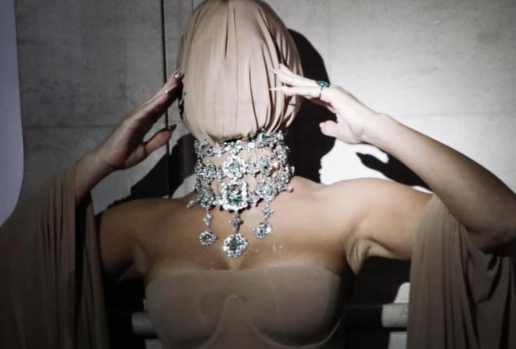 Kim Kardashian Tampil Tanpa Wajah di Academy Museum Gala 2025, Buktikan Eksperimen Fashion Tak Ada Batasnya