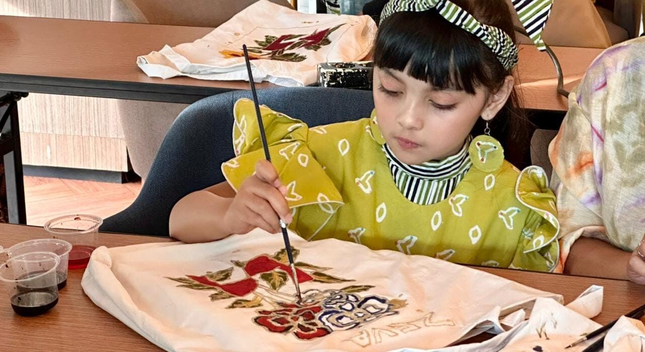 Menggali Kreativitas dan Kepedulian Lingkungan di Hari Batik Nasional bersama Swiss-Belinn Airport Surabaya