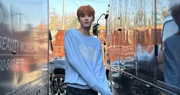 Sebelum Wamil, Jungwoo NCT Siapkan Hadiah Spesial untuk Penggemar Lewat Fan Meeting "Golden Sugar Time"