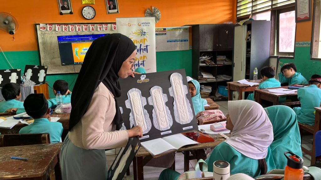 Edukasi sejak dini tentang kesehatan reproduksi dan kebersihan menstruasi penting untuk mendukung remaja tumbuh sehat, percaya diri, dan siap hadapi pubertas. (Foto: Dok. Unicharm)