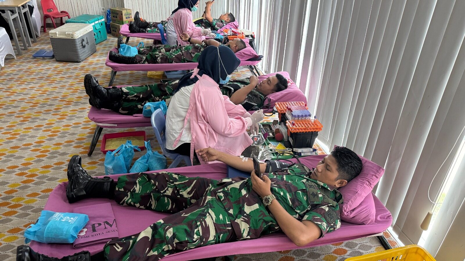 "Youth Unite, Save Lives" HARRIS Sentraland Semarang Rayakan Semangat Sumpah Pemuda Lewat Donor Darah Bersama PMI dan TNI