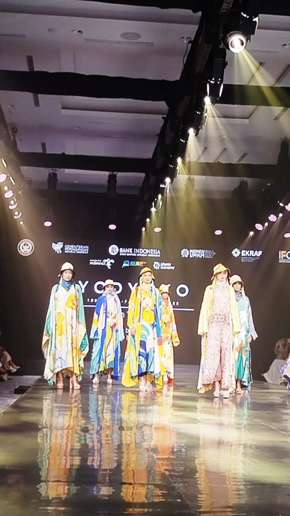 Lebih dari 214 desainer dan brand unjuk karya di IN2MOTIONFEST 2025 yang menampilkan 1.785 koleksi modest fashion, termasuk 11 desainer mancanegara dari Thailand, Bangladesh, Filipina, Malaysia, Turki, Italia, Spanyol, Australia, dan Dubai. (Foto: Urbanvibes/R Indriani)