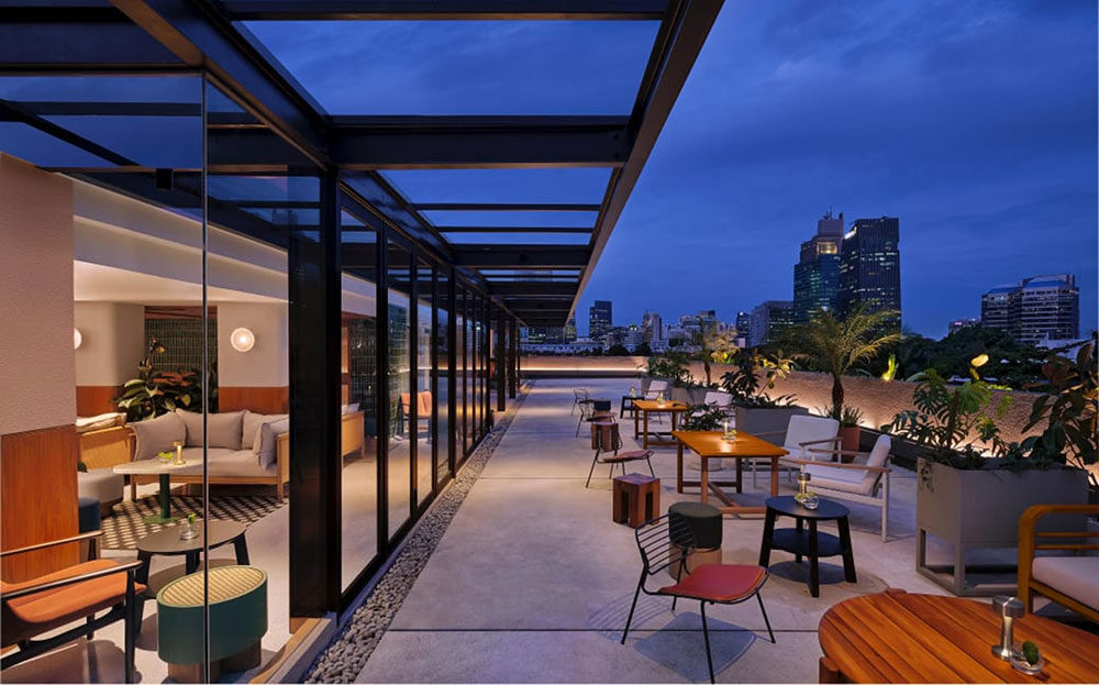 outdoor dinning area Artotel Casa Kuningan - sumber foto Artotel Casa Kuningan