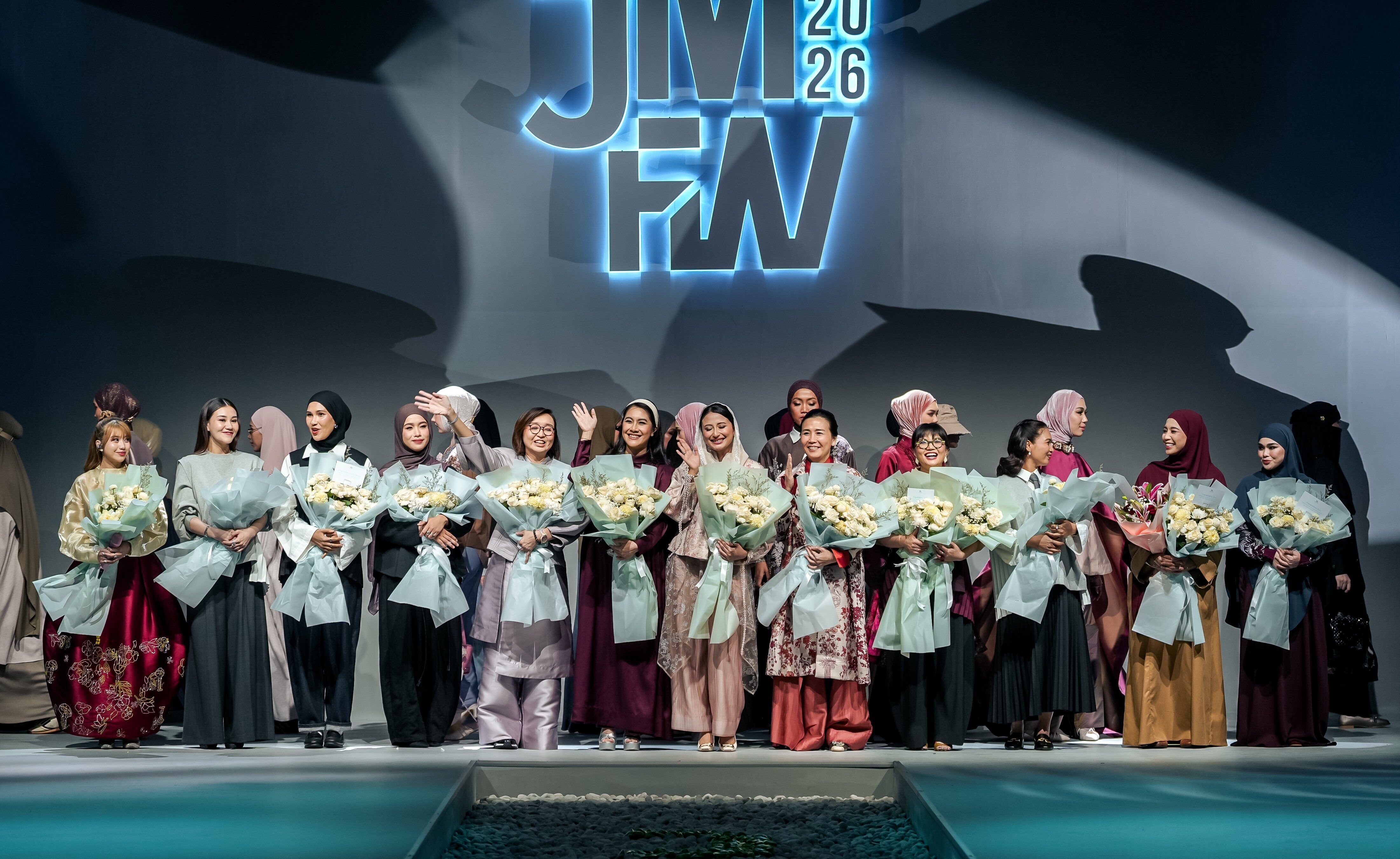 Enam Wamen Perempuan Curi Perhatian sebagai Muse Inspiratif di JMFW 2026