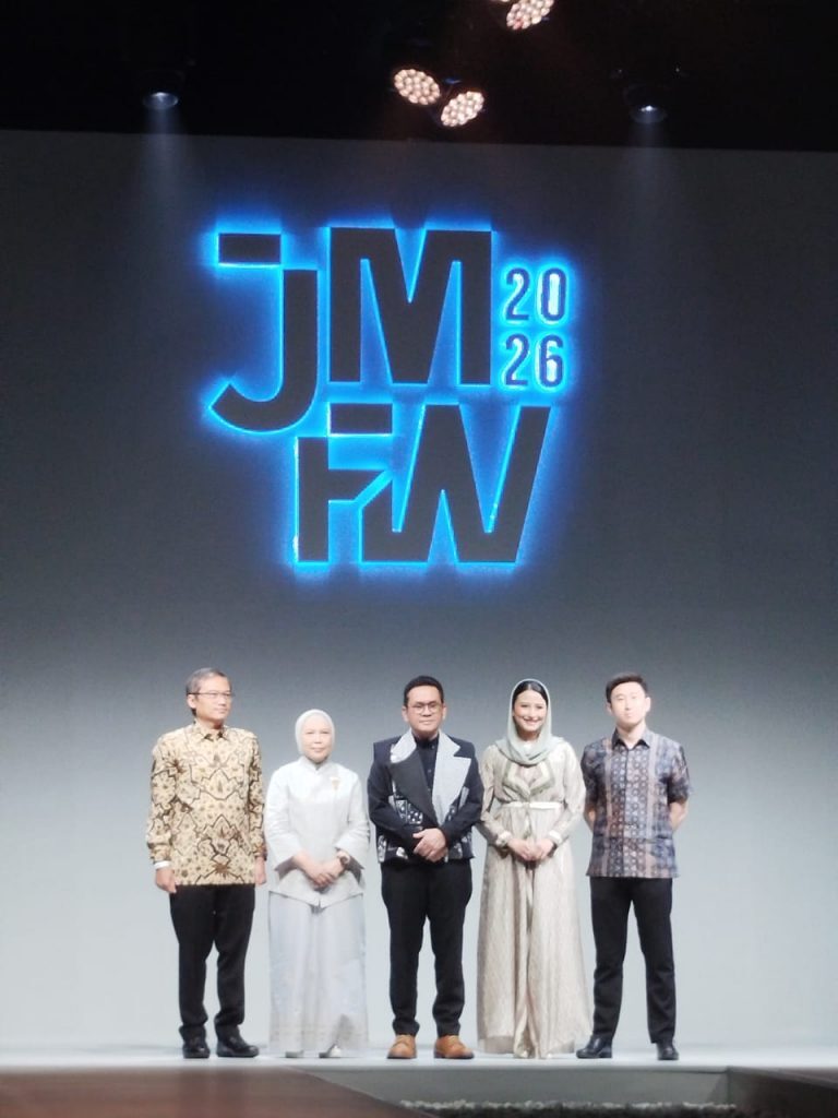 Menteri Perdagangan Budi Santoso secara resmi membuka Jakarta Muslim Fashion Week (JMFW) 2026 yang berlangsung pada 6–9 November 2025 di Kartika Expo Center, Balai Kartini, Jakarta, Kamis (6/11/2025). (Foto: Urbanvibes/R Indriani)