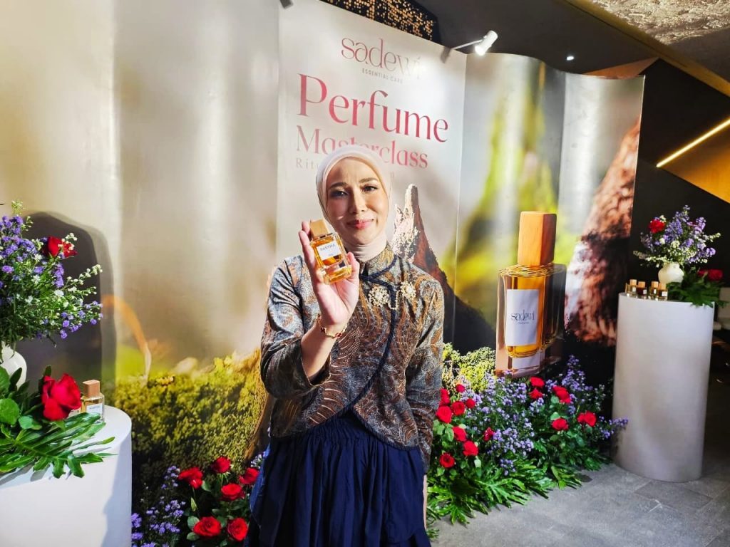 Dini Sagita, COO Sadewi Essential di acara Peluncuran "Sadewi Perfume Signature" lewat Talk Show bertajuk "Ritus Keharuman: The Perfume Masterclass" di Jakarta, Sabtu (8/11/2025). (Foto: Urbanvibes/R Indriani)