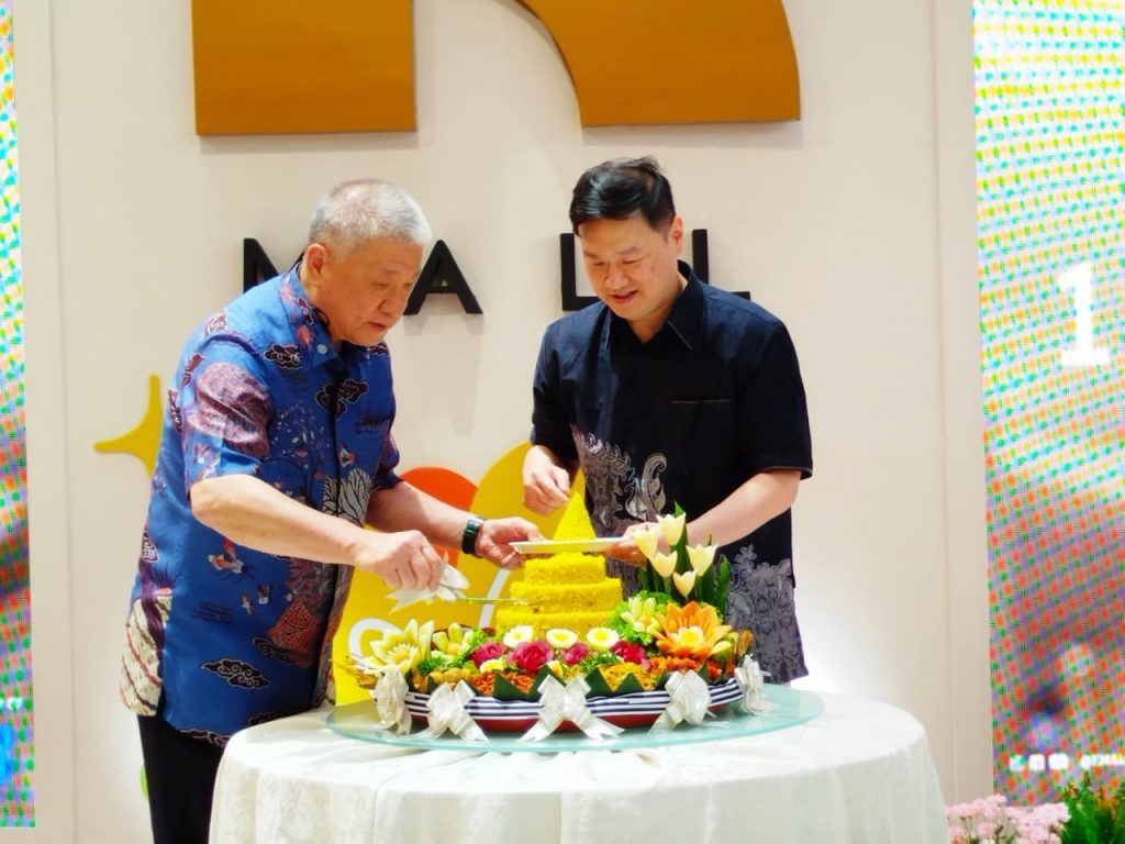 Potong tumpeng di pembukaan K Mall at Menara Jakarta, Selasa (11/11/2025). (Foto: Urbanvibes/R Indriani)