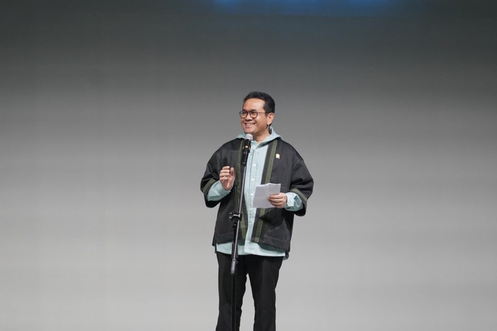 Menteri Perdagangan Budi Santoso secara resmi menutup gelaran Jakarta Muslim Fashion Week (JMFW) 2026 di Kartika Expo Center, Balai Kartini, Jakarta, Minggu (9/11/2025). (Foto: Dok. JMFW)