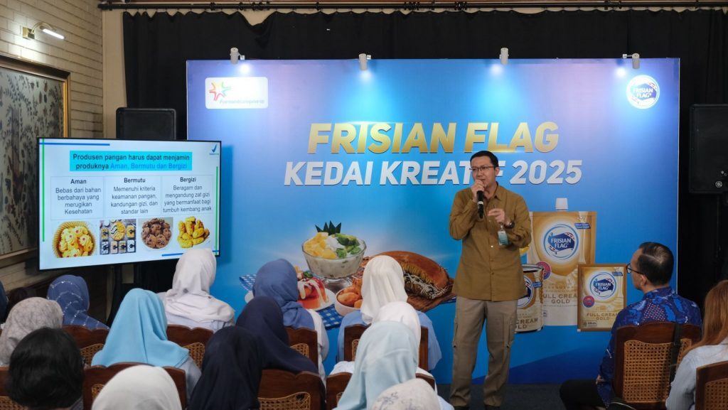 Frisian Flag Indonesia (FFI) kembali menggandeng Badan Pengawas Obat dan Makanan (BPOM) menghadirkan pelatihan keamanan pangan bagi perempuan pelaku UMK pangan olahan. Program ini berlangsung dalam rangkaian Frisian Flag Dukung UMK – Kedai Kreatif 2025. (Foto: Dok. FFI)