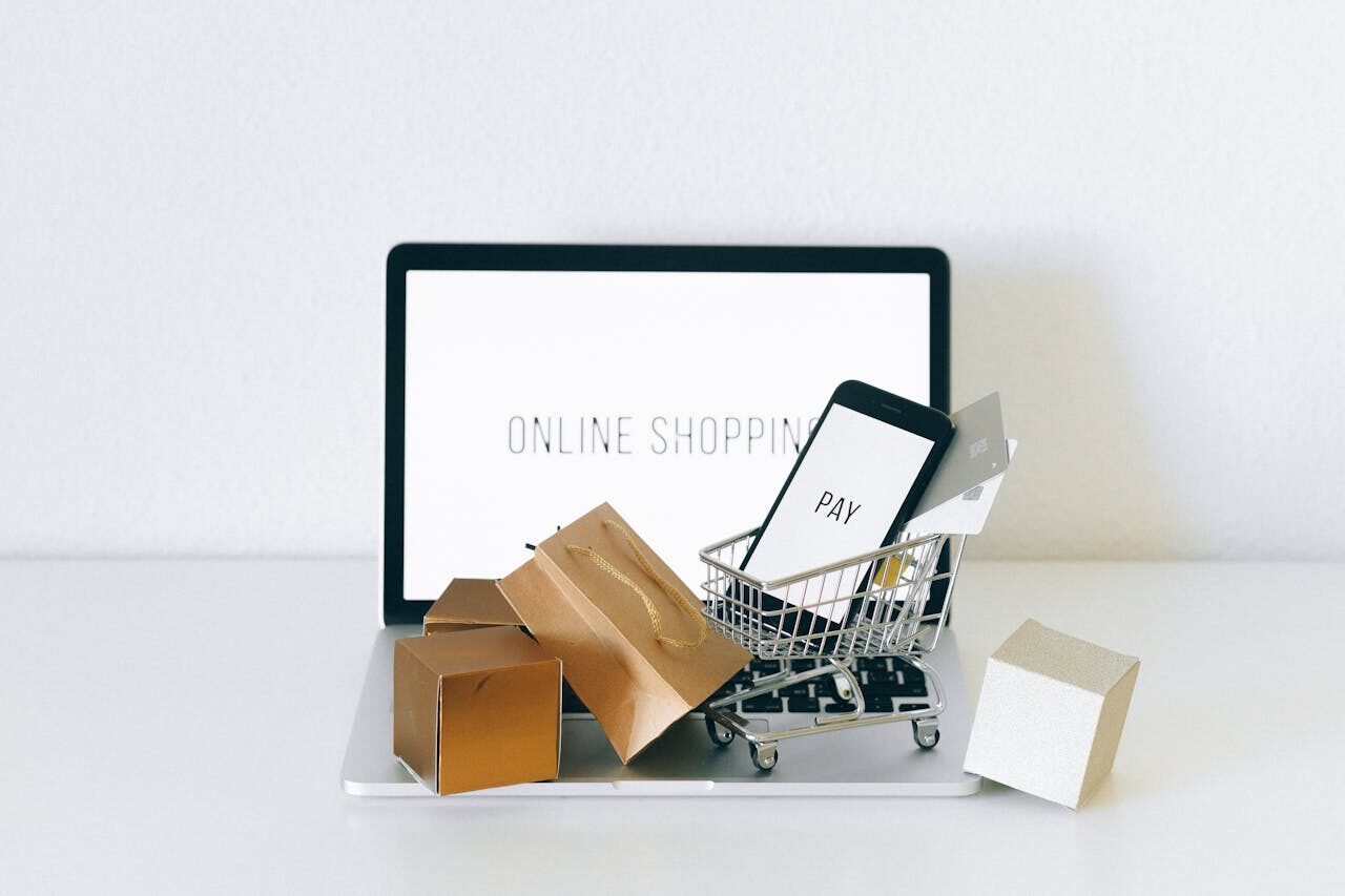 Ilustrasi belanja online melalui eCommerce. (Foto: Pexels/Nataliya Vaitkevich)