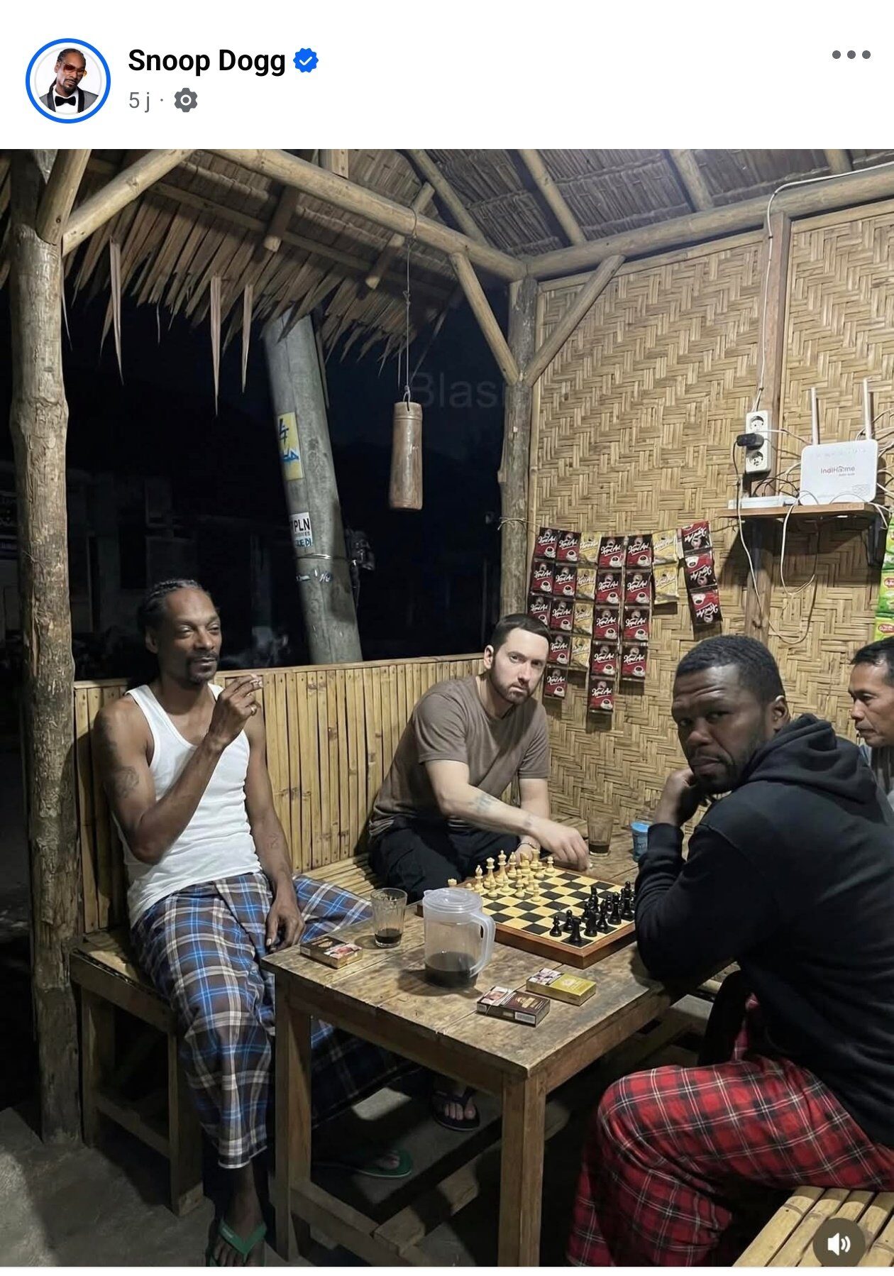Snoop Dogg Unggah Foto "Indonesia Vibe", Warung Kopi Lokal Jadi Sorotan Dunia