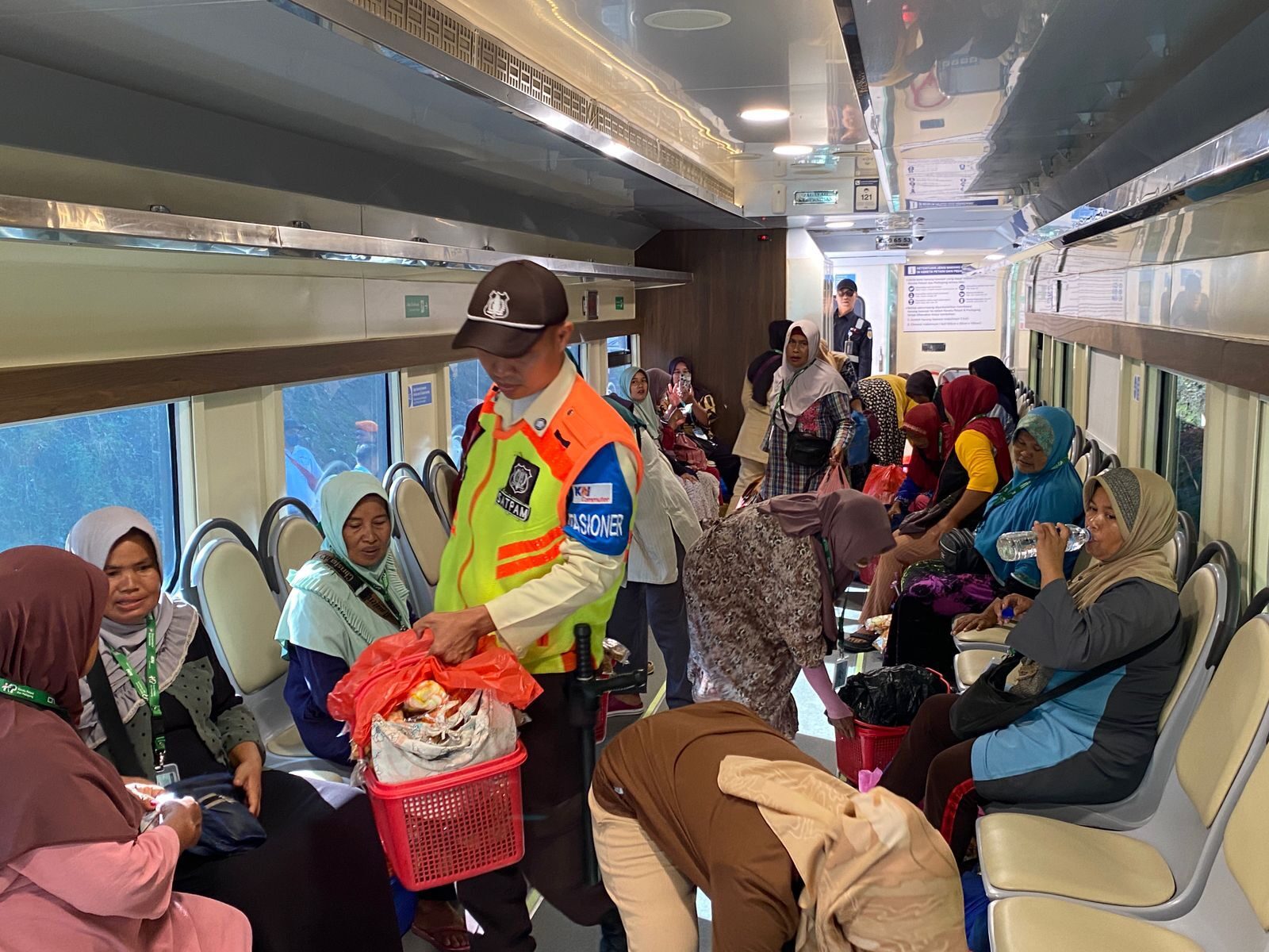 Seminggu Beroperasi, Kereta Petani & Pedagang Langsung Naik Pamor: Jadi Harapan Baru Mobilitas Ekonomi Rakyat