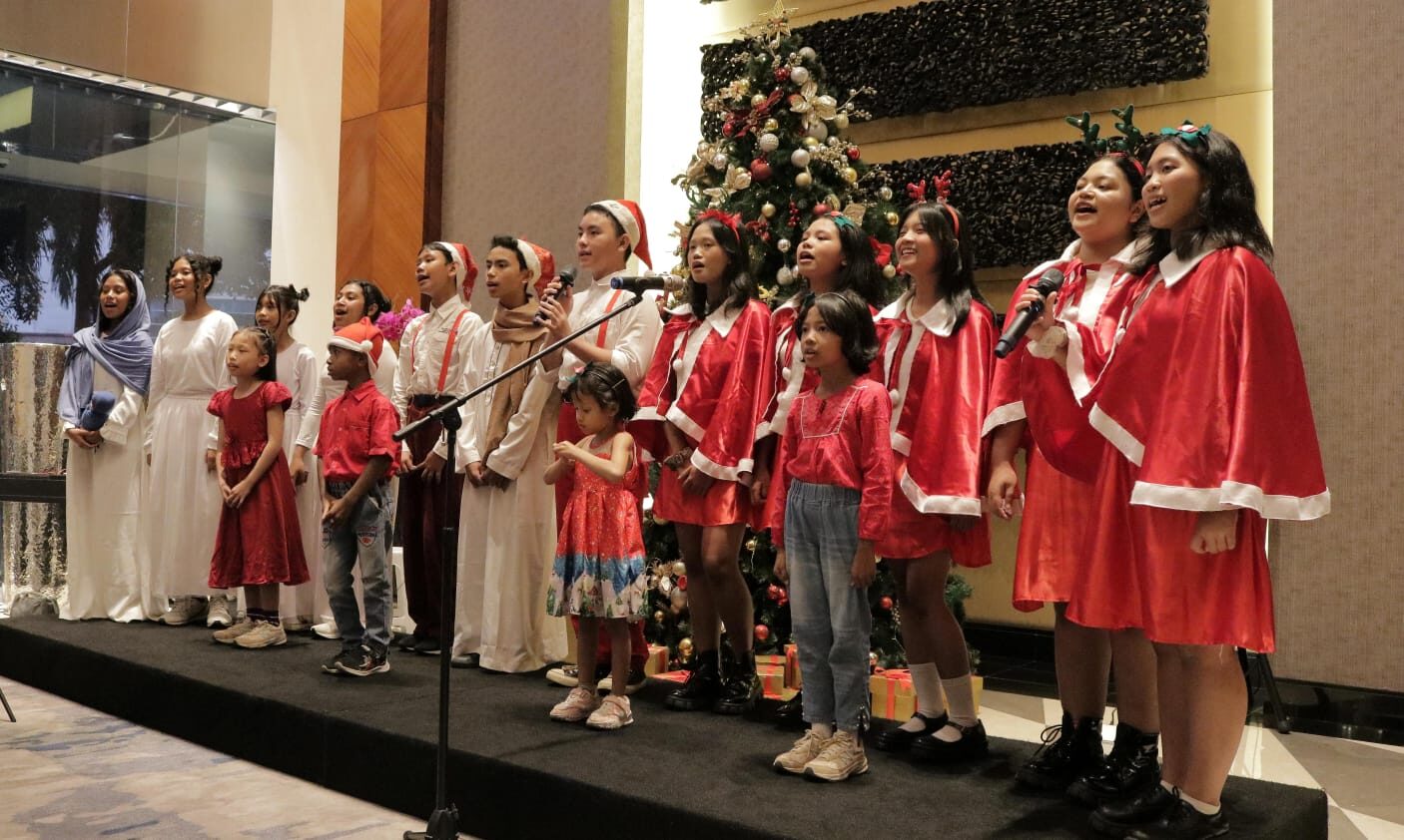 Oakwood Premier Cozmo Jakarta Rayakan Natal Penuh Cinta Bersama Anak-Anak SOS Children's Villages