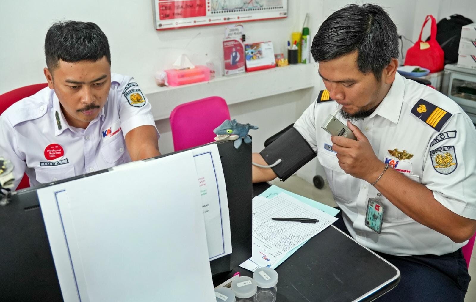 Jamin Keselamatan Nataru, KAI Commuter Gandeng BNN Gelar Tes Urine Acak Pegawai Operasional