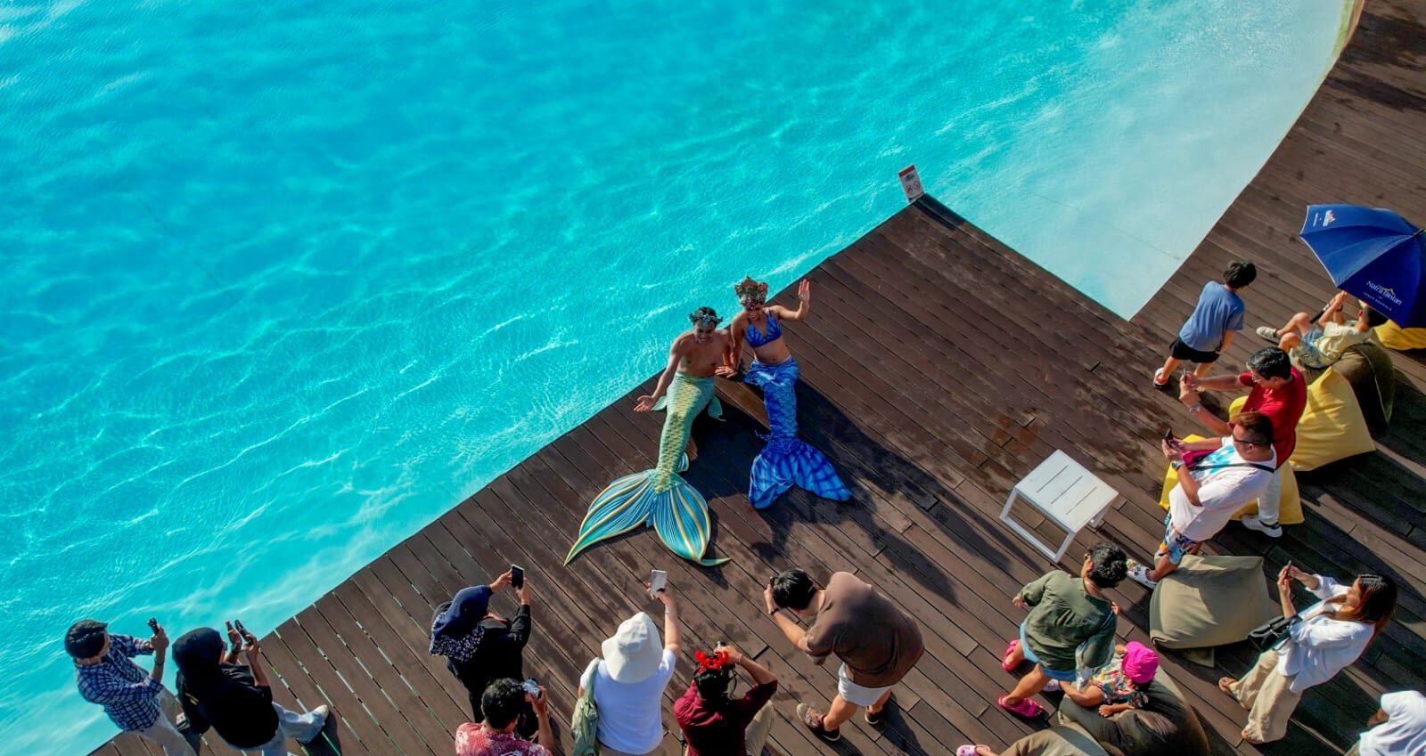 Pesona Natal di Natra Bintan: Pertunjukan Mermaid Pertama di Laguna Air Asin Bintan Curi Perhatian