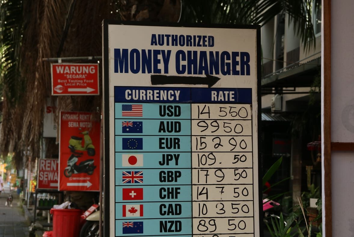Inilah Alasan Harus Menyertakan KTP Saat Menukar Uang di Money Changer