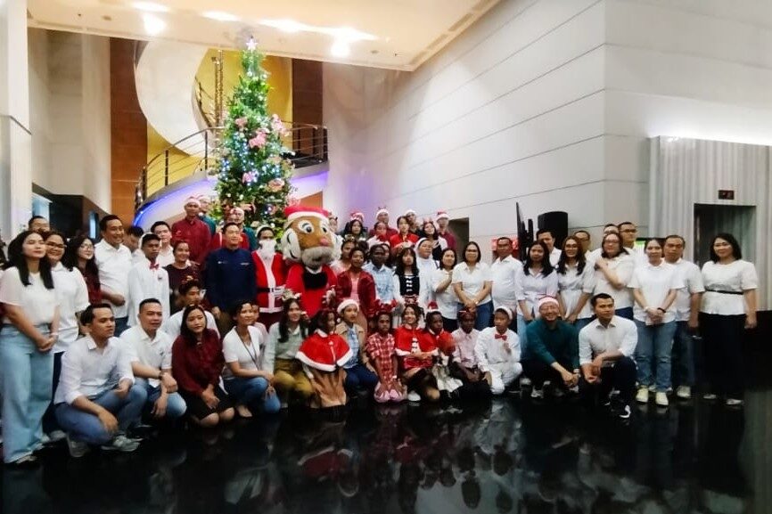 Manhattan Hotel Jakarta Rayakan Natal 2025 Sambil Berbagi