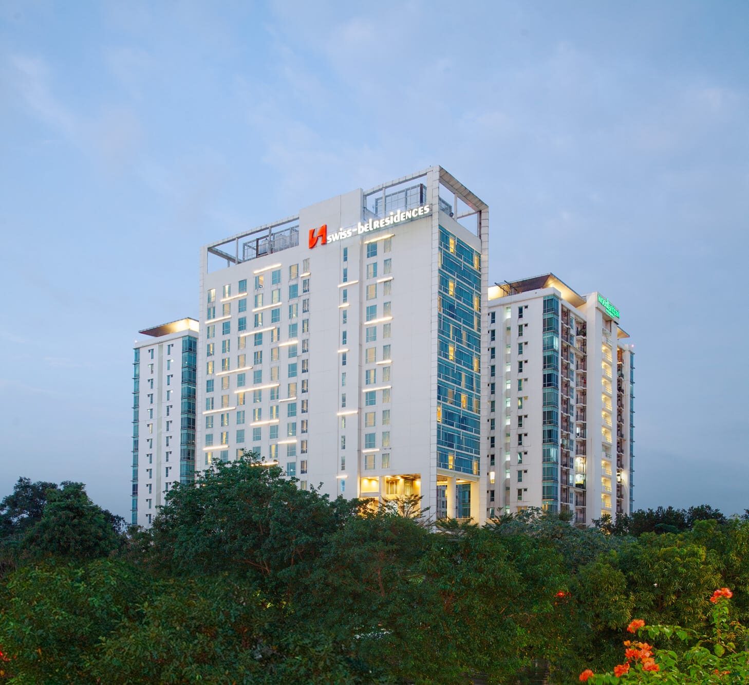 Swiss-Belresidences Kalibata Hadirkan Suasana Neon Futuristik "Light It Up" di Perayaan Tahun Baru 2026