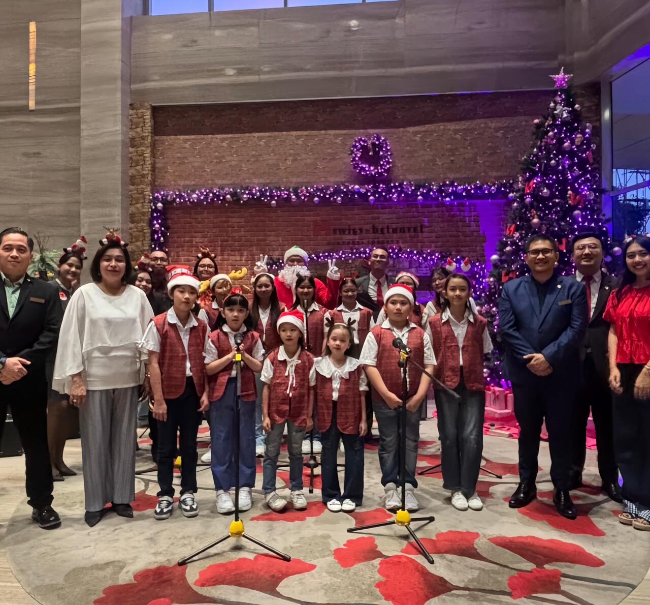 Malam Natal Meriah di Swiss-Belhotel Airport Jakarta: Mulai dari Pohon Natal Berkilau sampai All-You-Can-Eat Spesial!